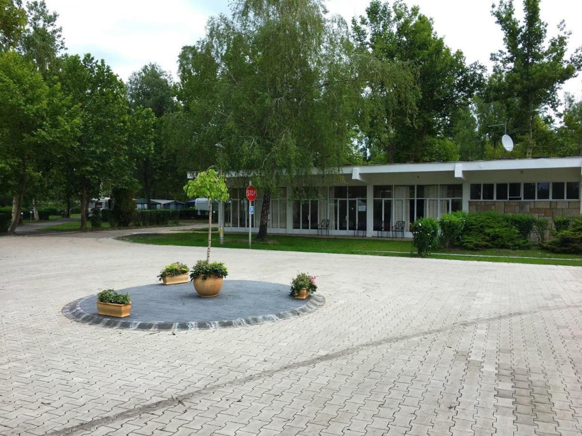 Bed and Breakfast Napsugár Club és Panzió Fonyód Exterior foto